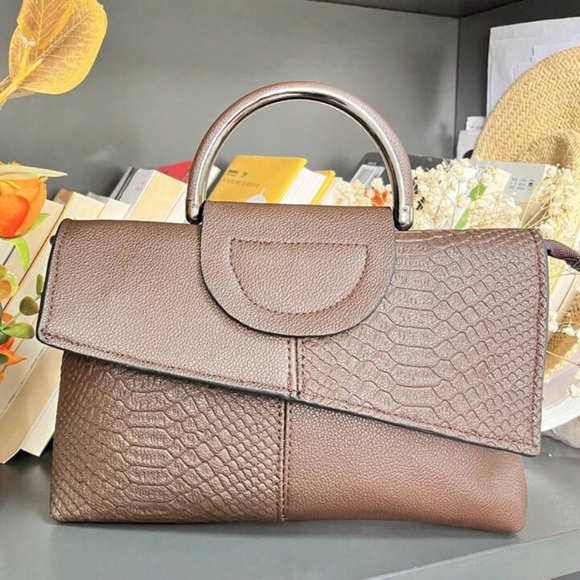 Luce vegan leather clutch